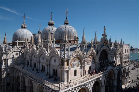 St Mark’s Basilica wins Eclipse as card marred by .